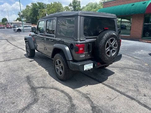 Used 2018 Jeep Wrangler Unlimited Sport S AWD/4WD image 3