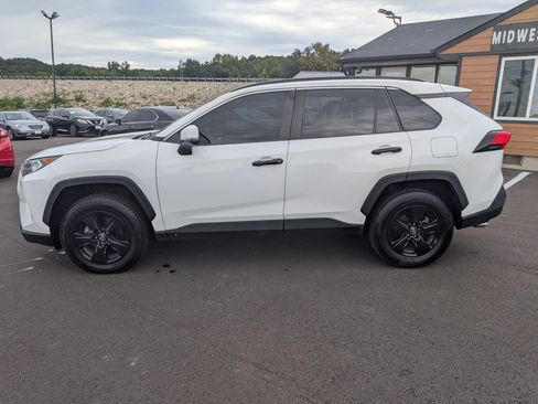 Used 2020 Toyota RAV4 XLE FWD image 3