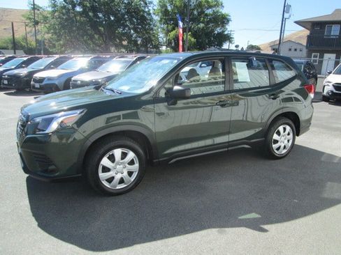 Used 2023 Subaru Forester AWD/4WD image 3