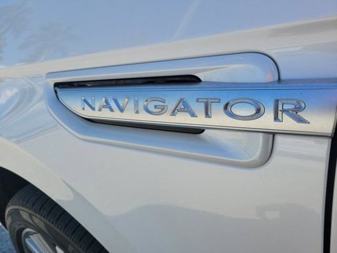 Used 2018 Lincoln Navigator L Reserve w/ Technology Package image 9