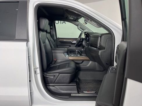 Used 2022 Chevrolet Silverado 1500 LT Trail Boss w/ LT Trail Boss Premium Package image 32