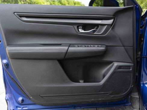 Used 2025 Honda CR-V LX image 33