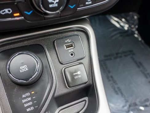 Used 2019 Jeep Compass Latitude AWD/4WD image 27