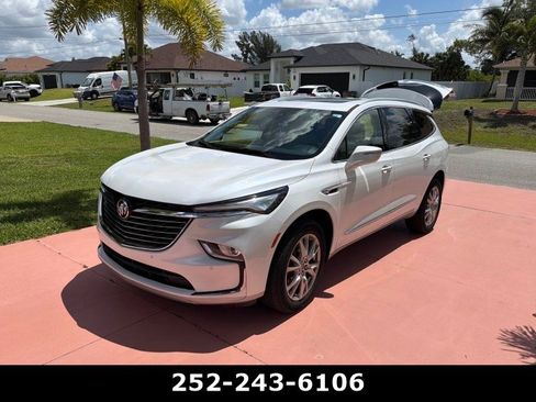 Used 2023 Buick Enclave Essence w/ Experience Buick Package FWD image 2
