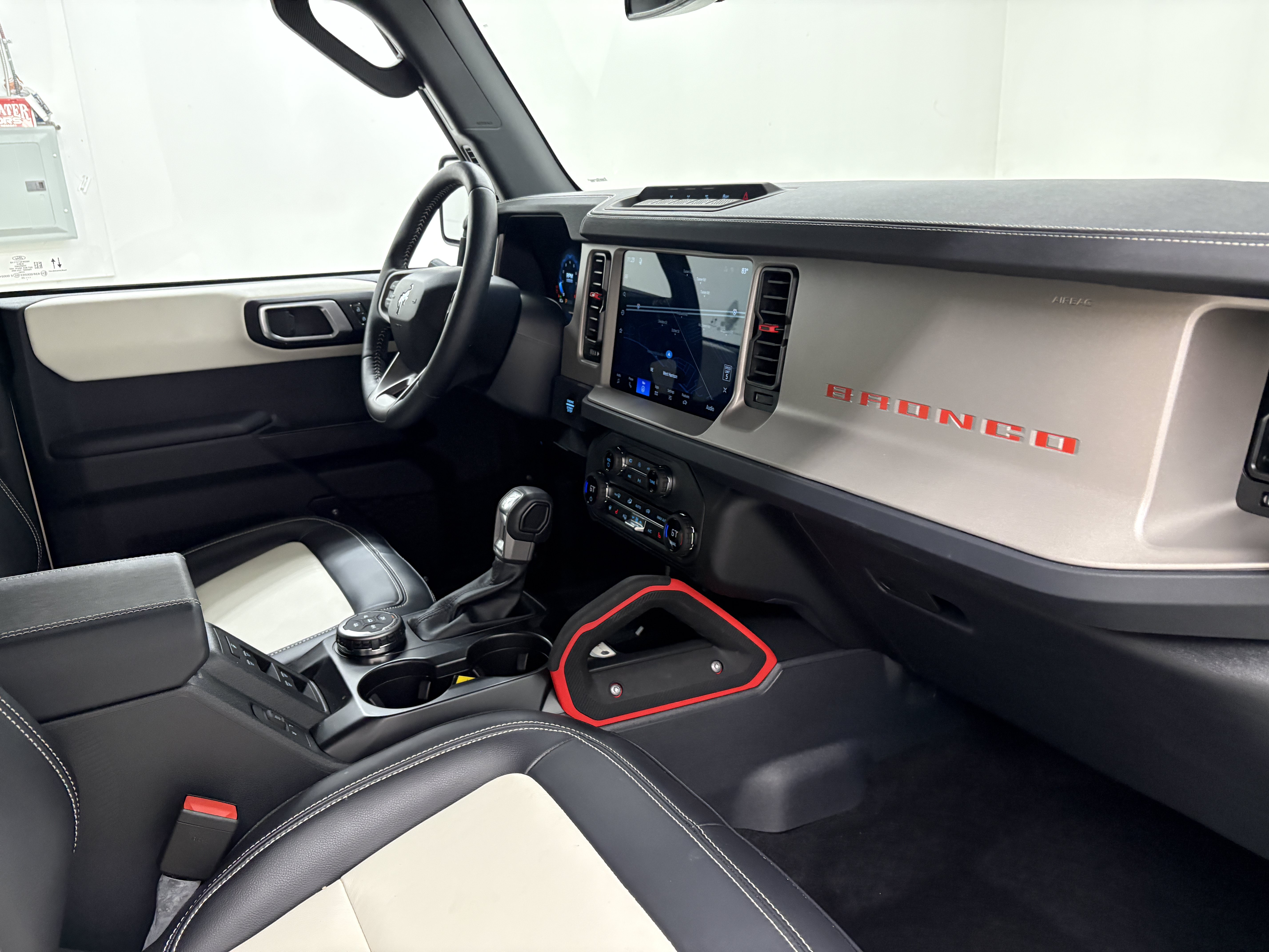 Used 2026 Ford Bronco Outer Banks w/ Sasquatch Package AWD/4WD image 24