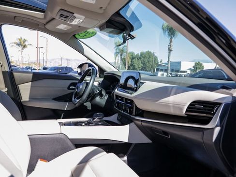 Used 2023 Nissan Rogue SL w/ SL Premium Package image 24