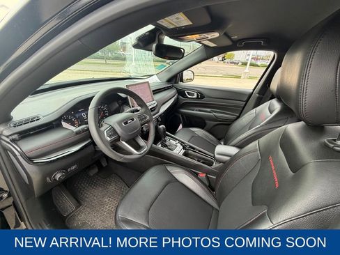 Used 2025 Jeep Compass Trailhawk image 11