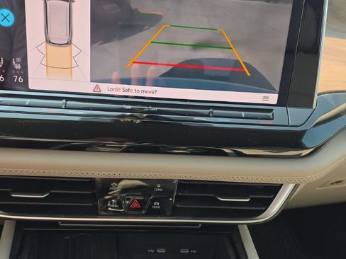 Used 2025 Volkswagen Atlas SE FWD image 50