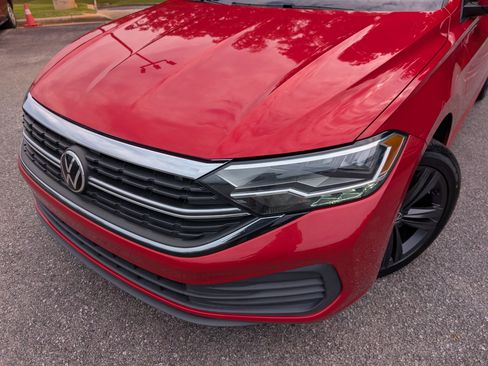 Used 2022 Volkswagen Jetta SE w/ Panoramic Sunroof Package FWD image 13