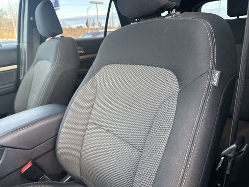 Used 2019 Ford Explorer XLT AWD/4WD image 9