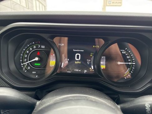 Used 2025 Jeep Wrangler Unlimited Rubicon 4xe w/ Convenience Group AWD/4WD image 17