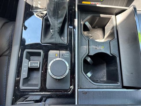 Used 2025 Toyota Tundra Platinum AWD/4WD image 31