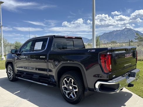Used 2023 GMC Sierra 1500 SLT w/ SLT Premium Plus Package AWD/4WD image 5