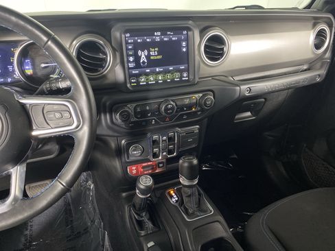 Used 2022 Jeep Wrangler Unlimited Rubicon 4xe w/ Cold Weather Group AWD/4WD image 29