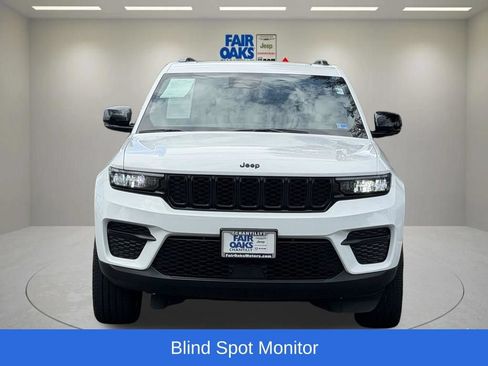 Used 2023 Jeep Grand Cherokee Altitude AWD/4WD image 5