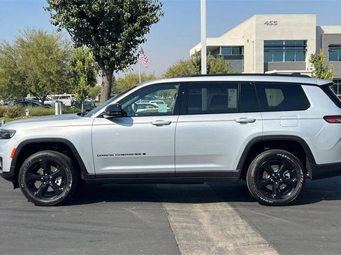 New 2025 Jeep Grand Cherokee L Altitude image 7