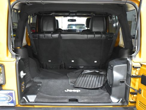 Used 2014 Jeep Wrangler Unlimited Sahara AWD/4WD image 43