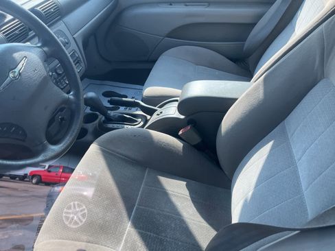 Used 2006 Chrysler Sebring Limited image 26