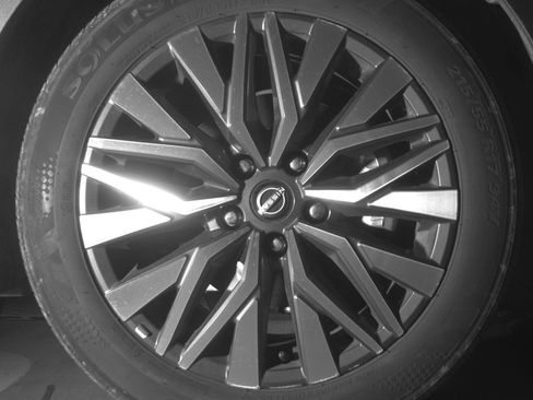 Used 2025 Nissan Altima 2.5 SV FWD image 13