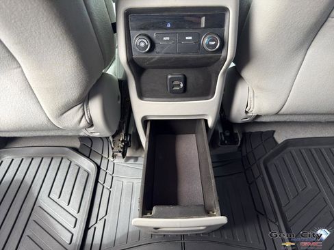 Used 2018 GMC Acadia SLE AWD/4WD image 15