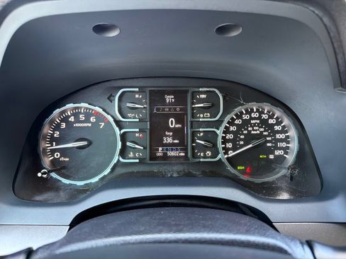 Used 2020 Toyota Tundra SR5 w/ SR5 Convenience Package AWD/4WD image 9