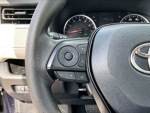 Used 2020 Toyota RAV4 XLE FWD image 22