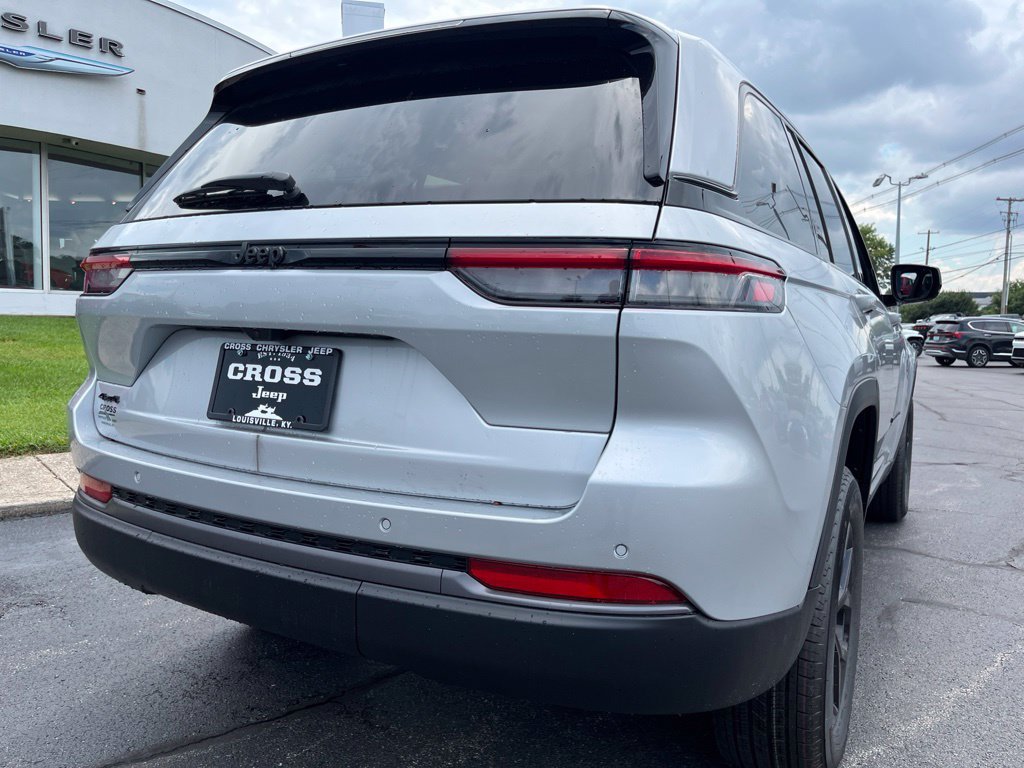 New 2026 Jeep Grand Cherokee Altitude AWD/4WD image 45