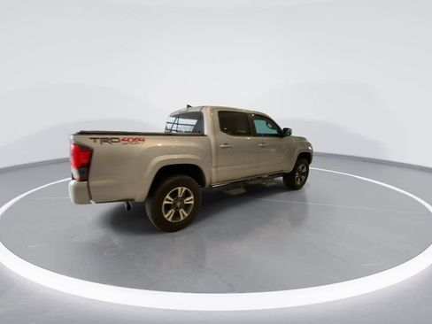 Used 2019 Toyota Tacoma TRD Sport AWD/4WD image 8