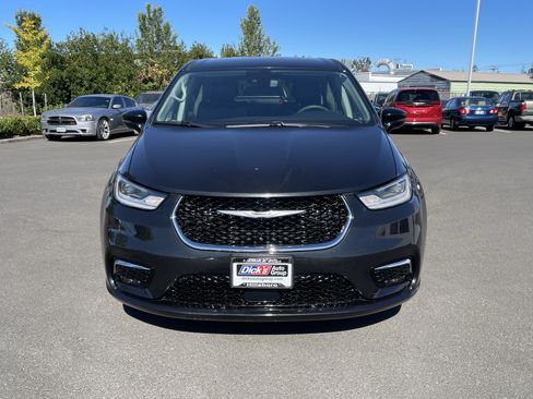 Used 2024 Chrysler Pacifica Limited FWD image 8