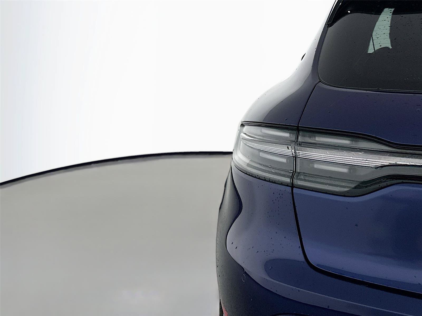 Certified 2024 Porsche Macan AWD/4WD image 16
