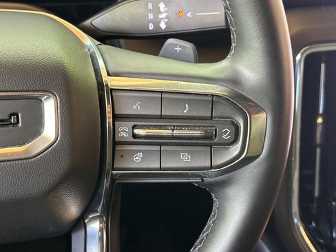 Used 2025 GMC Yukon Denali AWD/4WD image 33