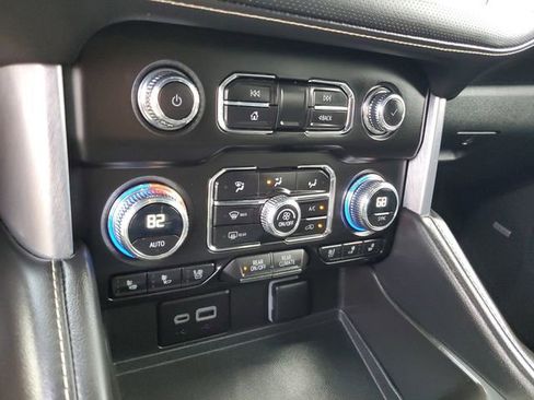 Used 2023 GMC Yukon SLT w/ SLT Premium Package image 22