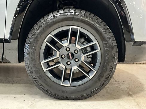 Used 2026 GMC Terrain AT4 w/ Convenience Package III AWD/4WD image 12