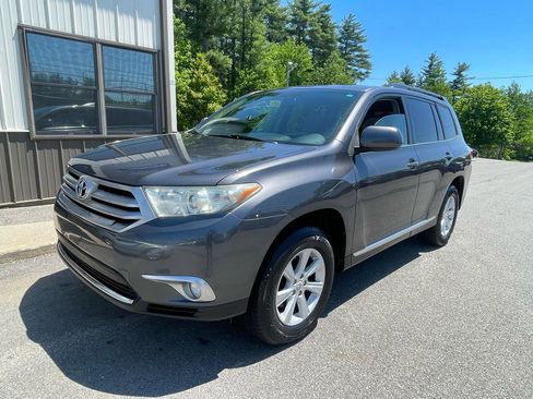 Used 2011 Toyota Highlander 4WD w/ Tech Pkg image 1
