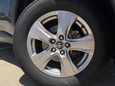 Used 2025 Toyota RAV4 XLE FWD image 10