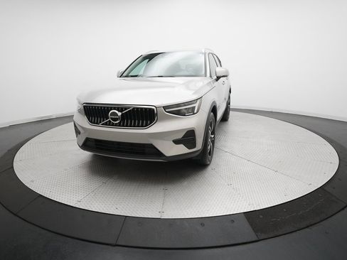 Used 2025 Volvo XC40 B5 Core image 34
