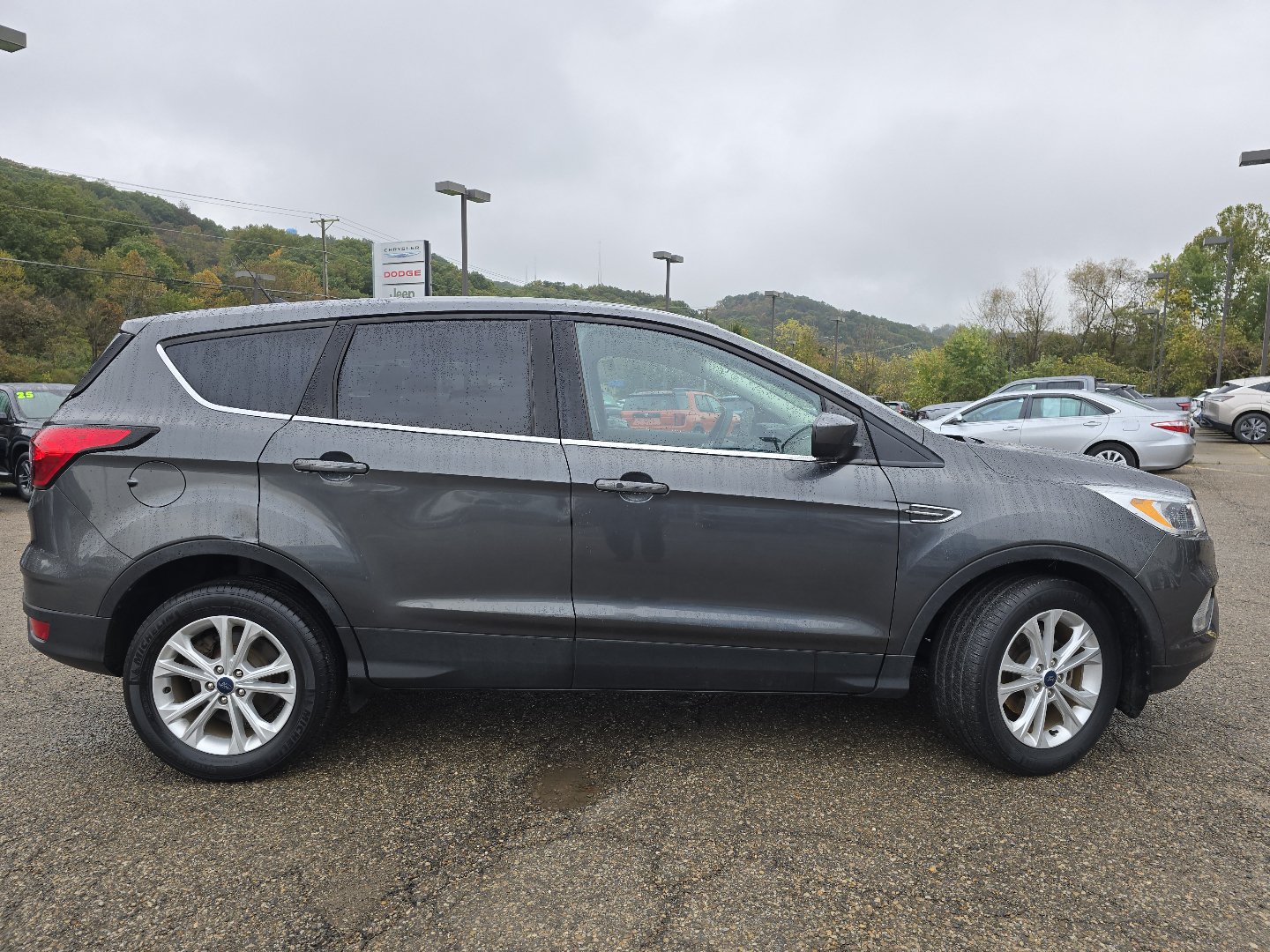 Used 2019 Ford Escape SE FWD image 19