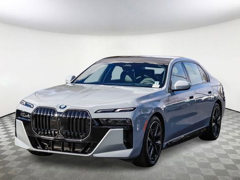 Used 2025 BMW i7 eDrive50 w/ M Sport Package image 3