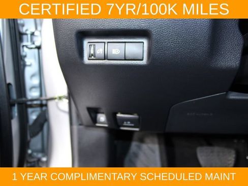 Used 2022 Toyota RAV4 XLE AWD/4WD image 18