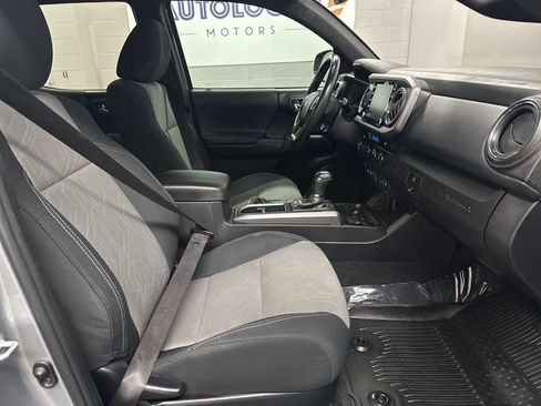 Used 2022 Toyota Tacoma TRD Off-Road w/ Technology Package AWD/4WD image 20