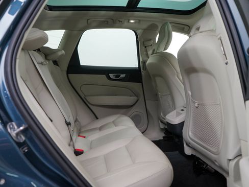 Used 2024 Volvo XC60 B5 Plus image 11
