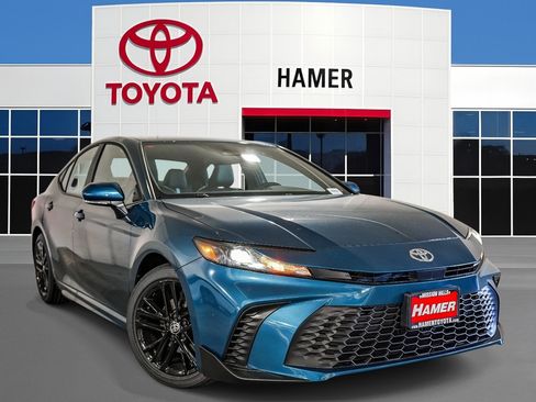 New 2026 Toyota Camry SE FWD image 1