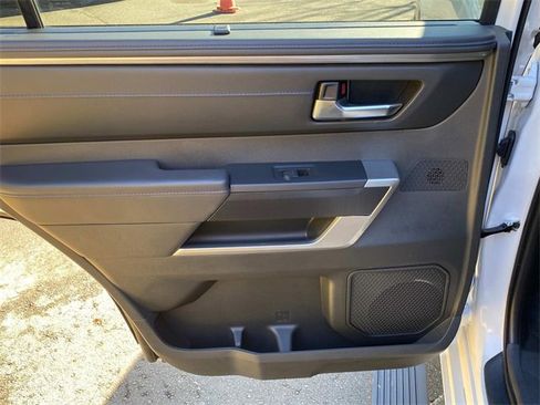 Used 2025 Toyota Sequoia Platinum image 11