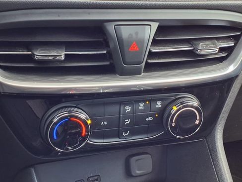 Used 2024 Buick Encore GX Sport Touring image 10