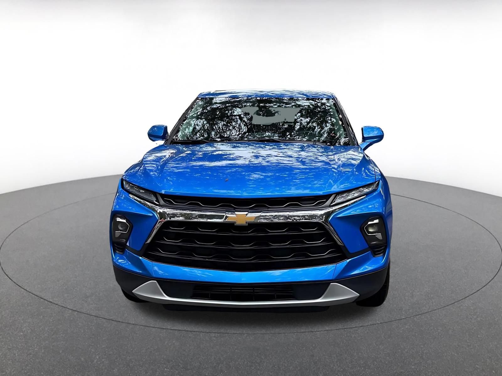 Used 2026 Chevrolet Blazer LT FWD image 2