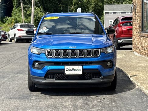 Used 2025 Jeep Compass Latitude AWD/4WD image 8