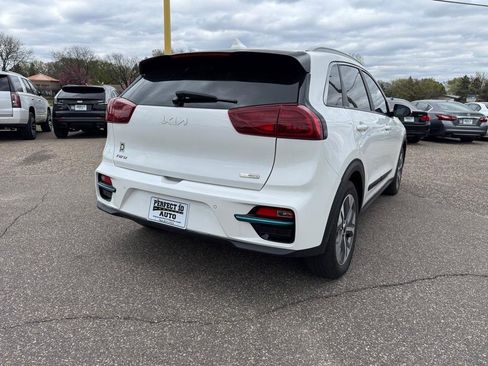 Used 2022 Kia Niro EX Premium FWD image 5