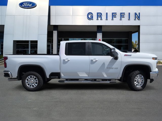 Used 2025 Chevrolet Silverado 2500 LT AWD/4WD image 3