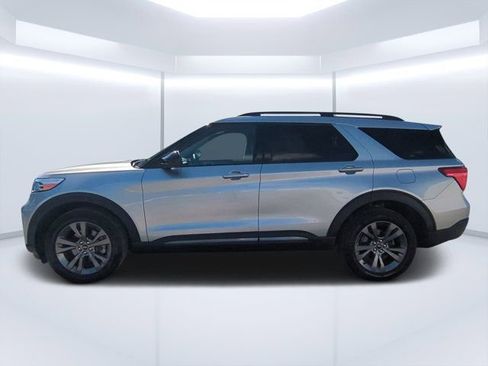 Used 2023 Ford Explorer XLT w/ Equipment Group 202A AWD/4WD image 6
