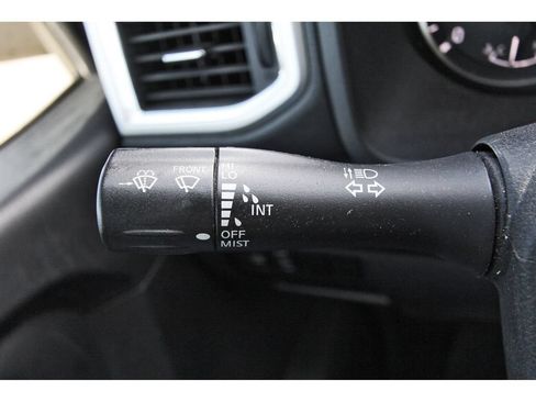 Used 2020 Nissan Titan SV w/ SV Convenience Package RWD image 9